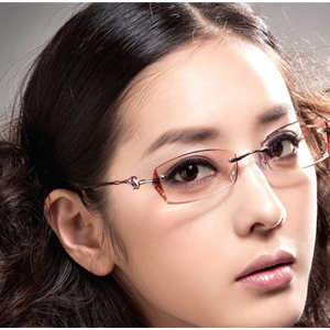 常看電腦更要注意保護(hù)眼睛