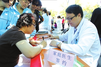 習(xí)近平：推進(jìn)家庭醫(yī)生簽約服務(wù)
